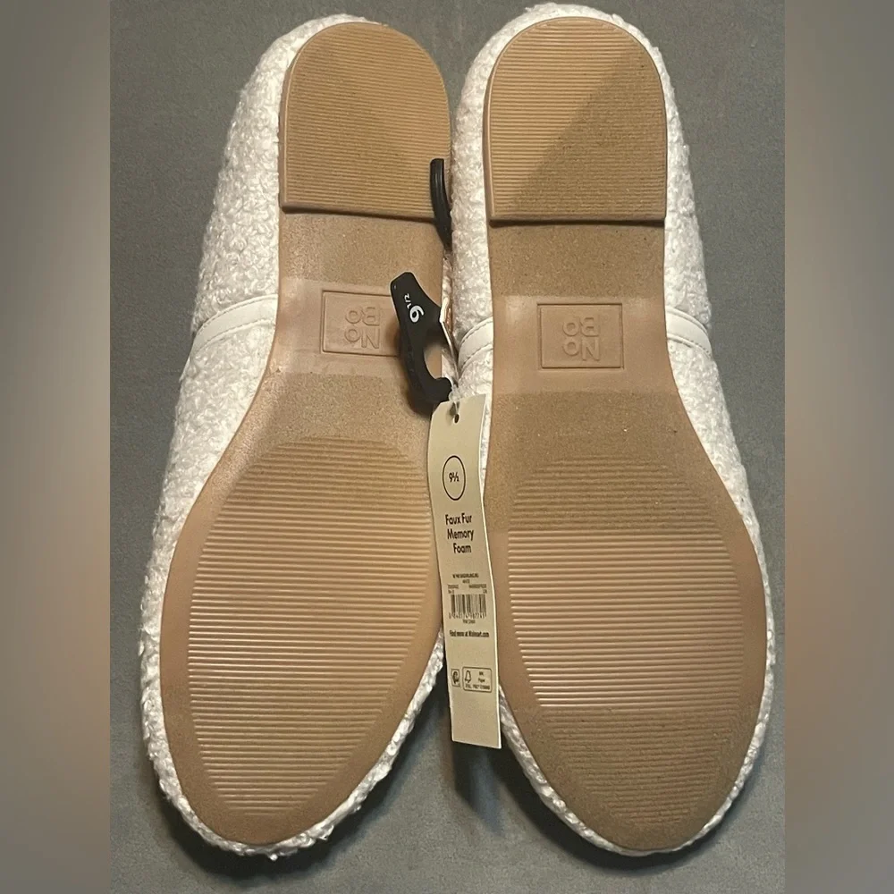 NWT No Boundaries Mary Jane Flats‎ Faux Shearling White Size 9.5 with Buckle